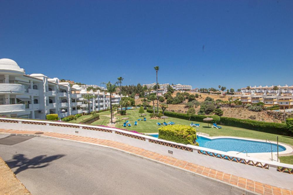 Wonderful 2 Bed Apartment With Stunning Sea Views Sitio de Calahonda Екстер'єр фото